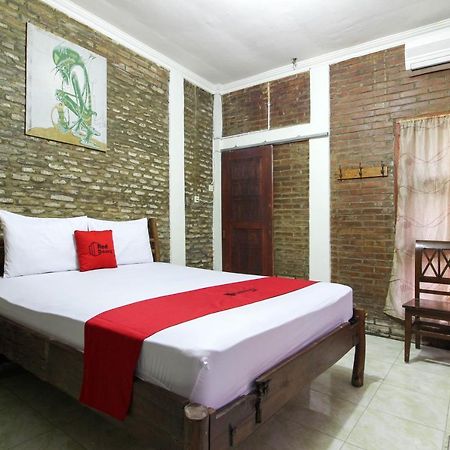 Reddoorz Near Rumah Sakit Wirosaban Salakan Экстерьер фото