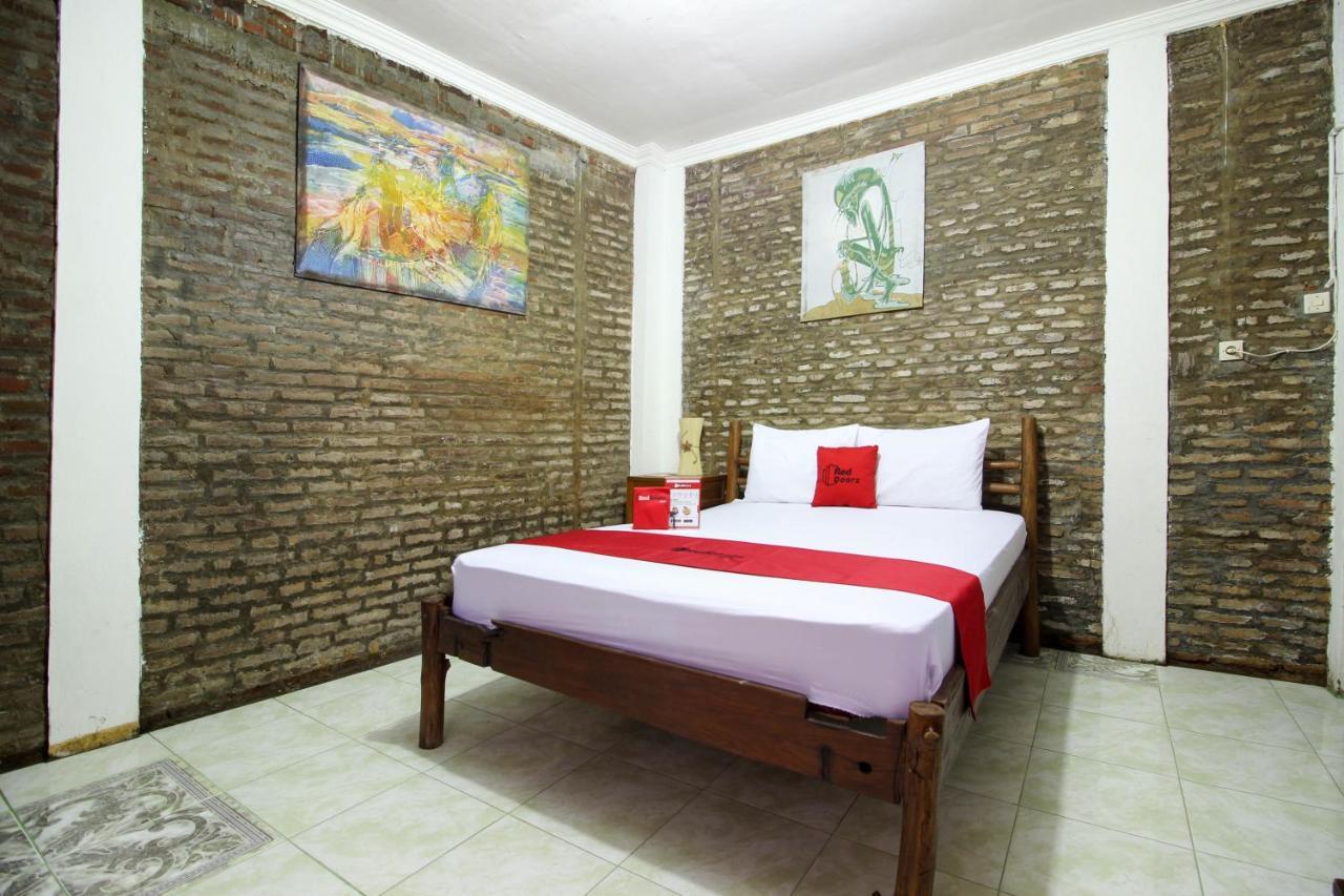 Reddoorz Near Rumah Sakit Wirosaban Salakan Экстерьер фото