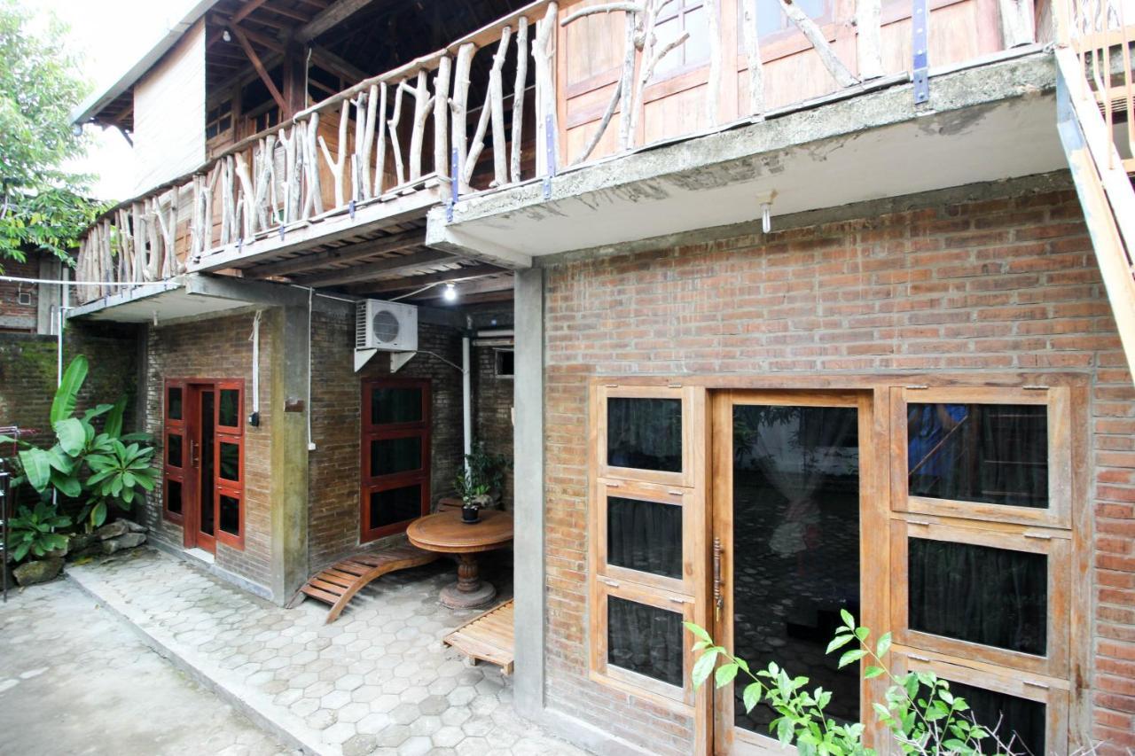 Reddoorz Near Rumah Sakit Wirosaban Salakan Экстерьер фото
