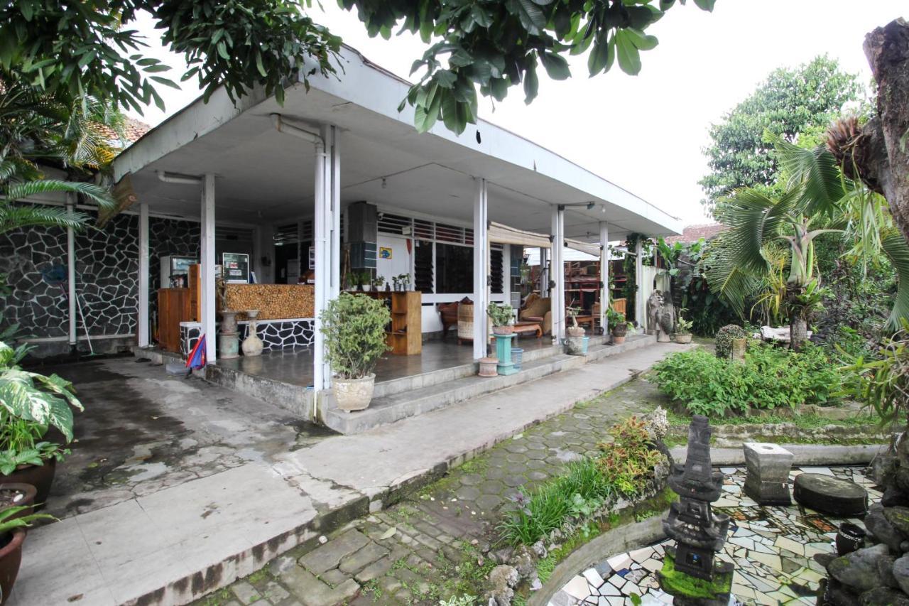 Reddoorz Near Rumah Sakit Wirosaban Salakan Экстерьер фото