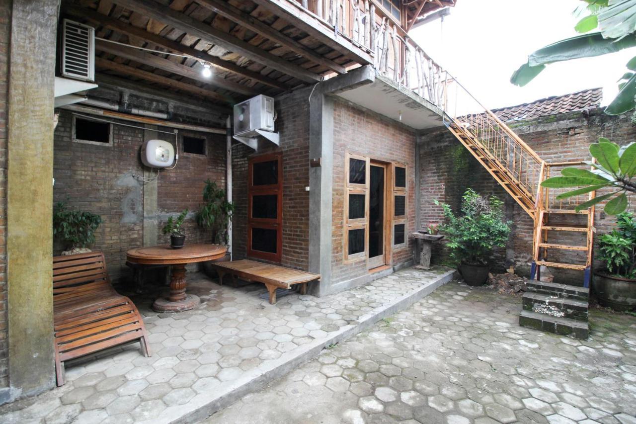Reddoorz Near Rumah Sakit Wirosaban Salakan Экстерьер фото